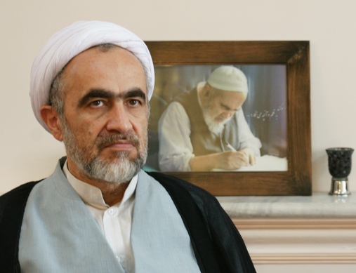 حجت الاسلام احمد منتظری خطاب به رئیس قوۀ قضائیه: اکثریت قریب به اتفاق مردم ایران و مراجع تقلید مستقل و علمای بزرگوار به این اسلام شما کافرند